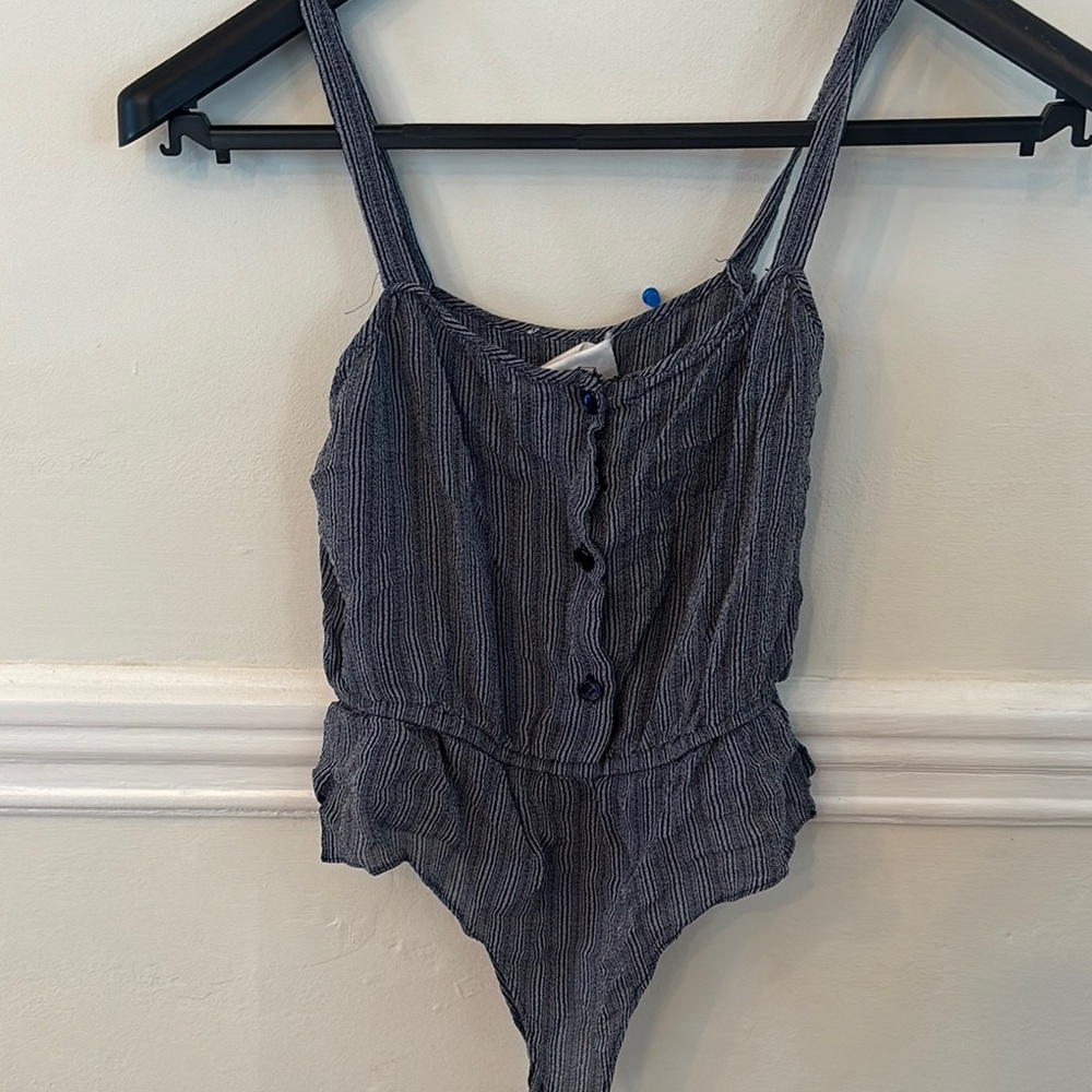 Vintage Textured Button-Up Bodysuit – Size 2